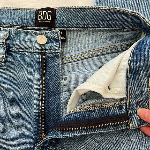 BDG Urban Outfitters Girlfriend High-Rise Cropped Jeans - Picture 3 of 4